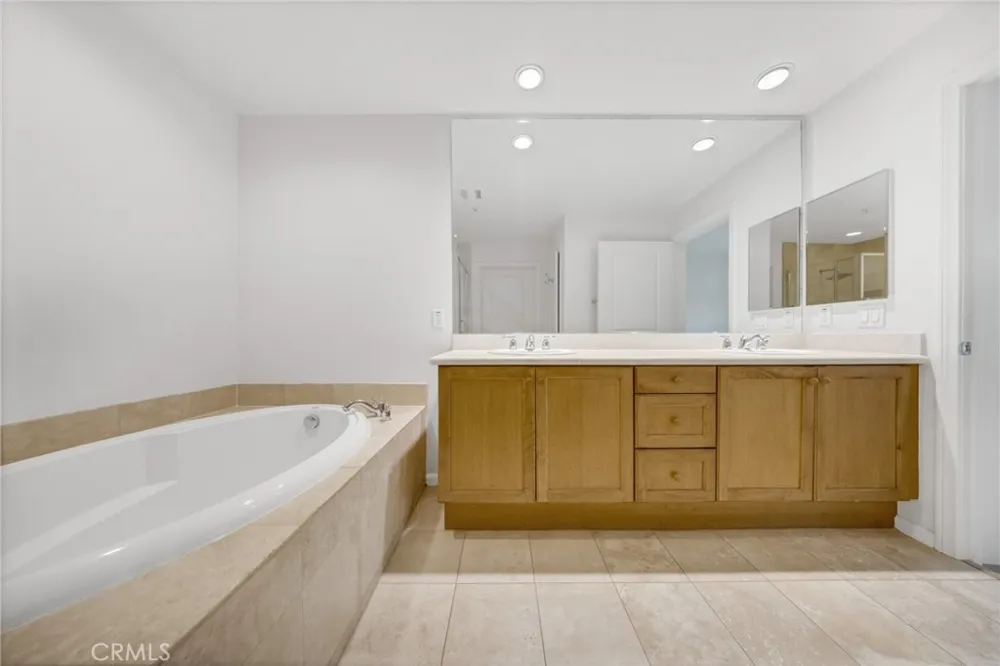 128 Oak Knoll #111 Pasadena, CA 91101