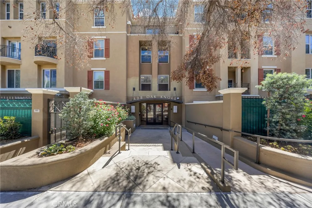 128 Oak Knoll #111 Pasadena, CA 91101