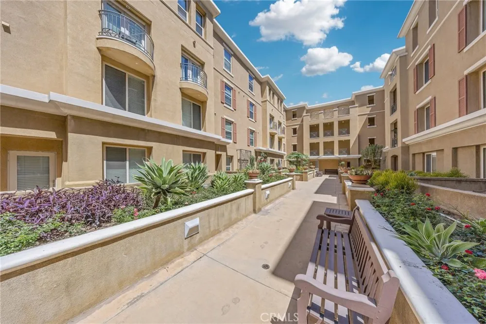 128 Oak Knoll #111 Pasadena, CA 91101