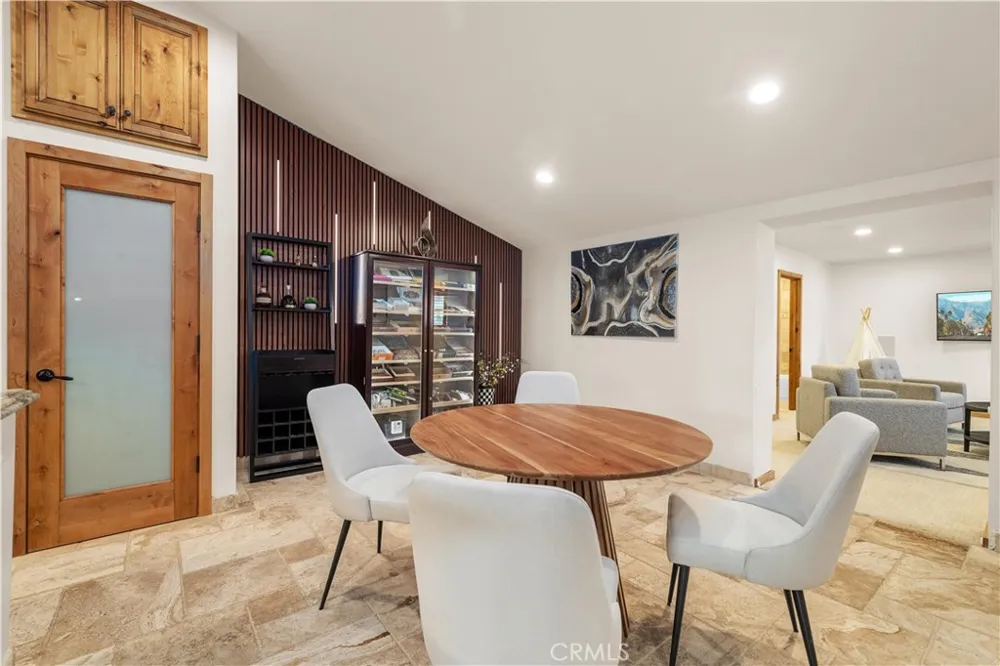 9957 Shoup Avenue Chatsworth, CA 91311