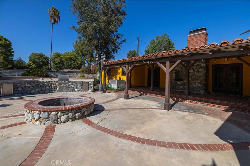 9957 Shoup Avenue Chatsworth, CA 91311