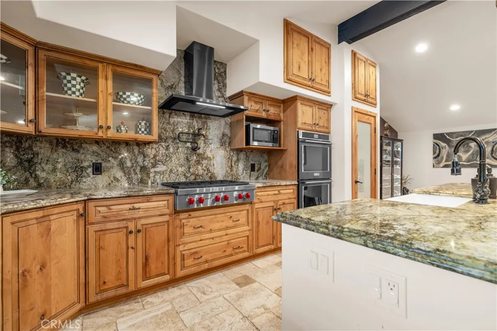 9957 Shoup Avenue Chatsworth, CA 91311
