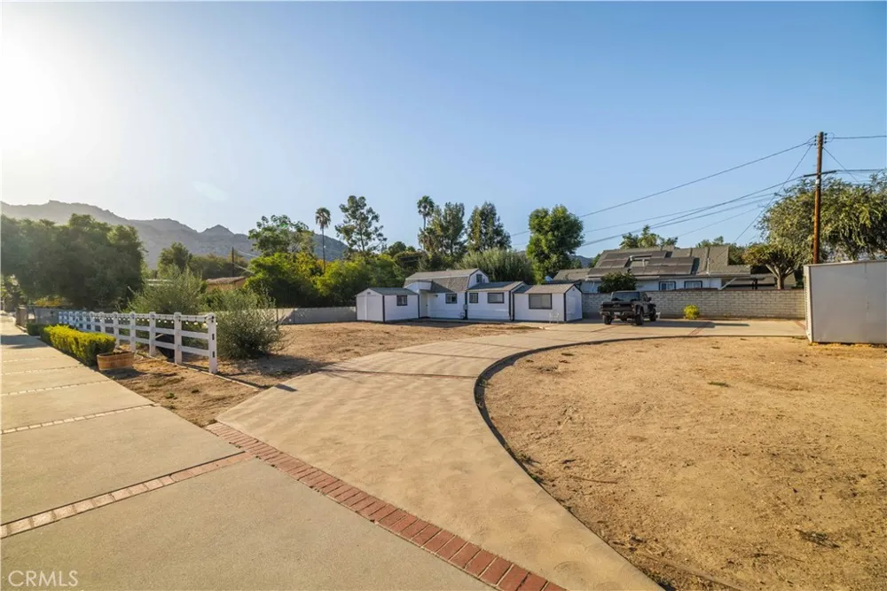 9957 Shoup Avenue Chatsworth, CA 91311