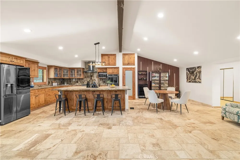 9957 Shoup Avenue Chatsworth, CA 91311
