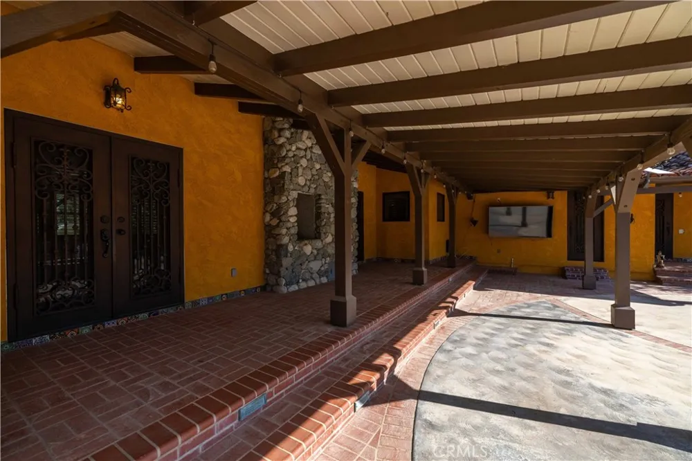 9957 Shoup Avenue Chatsworth, CA 91311