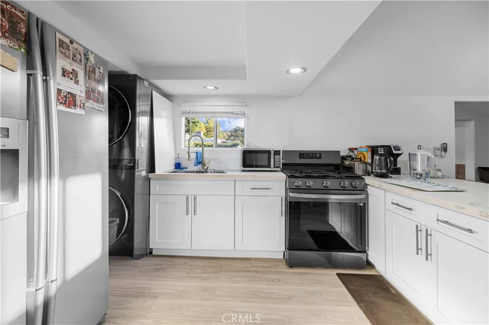 9957 Shoup Avenue Chatsworth, CA 91311