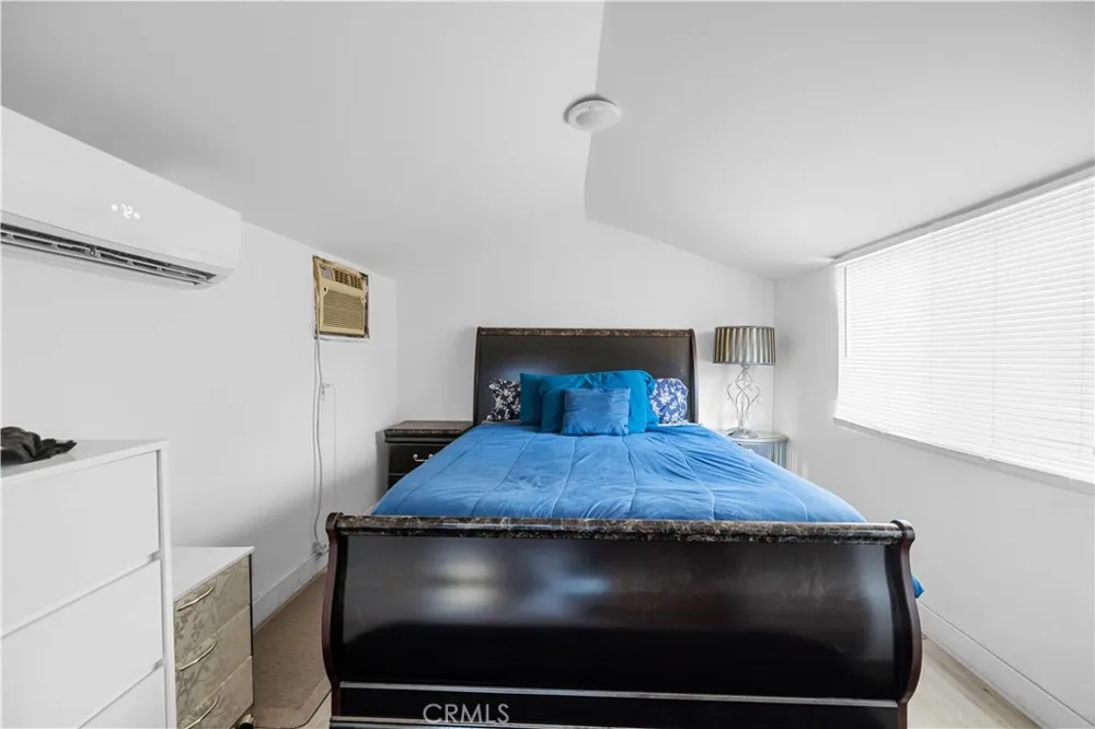 9957 Shoup Avenue Chatsworth, CA 91311