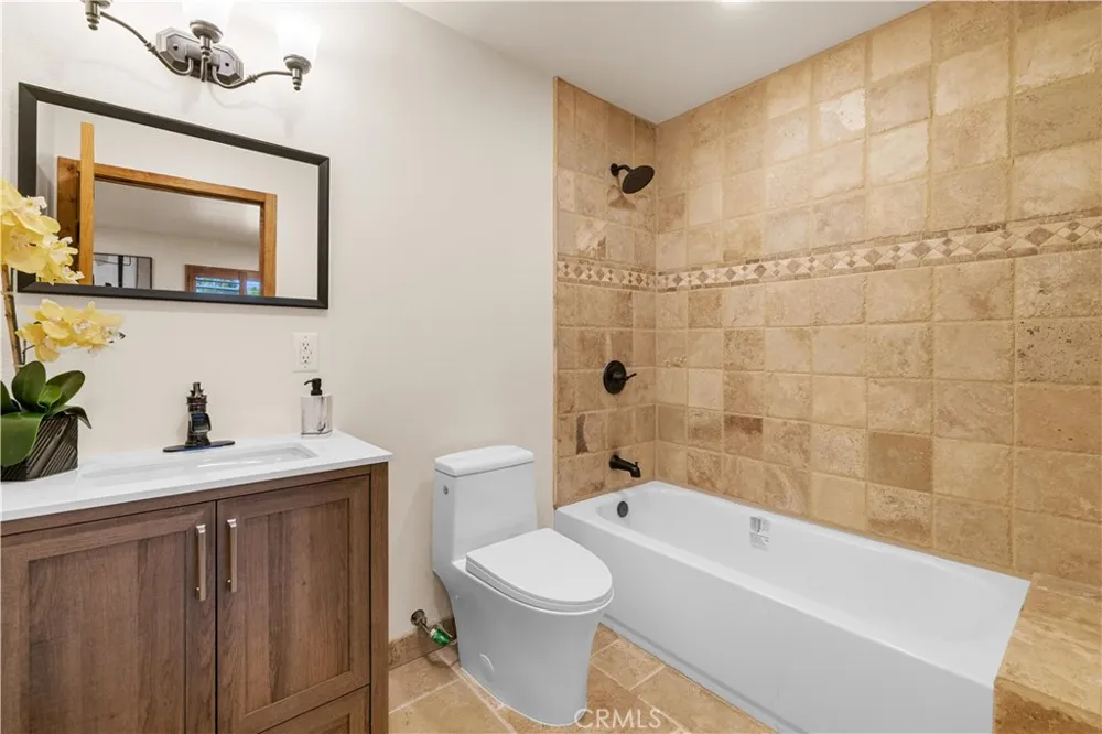 9957 Shoup Avenue Chatsworth, CA 91311