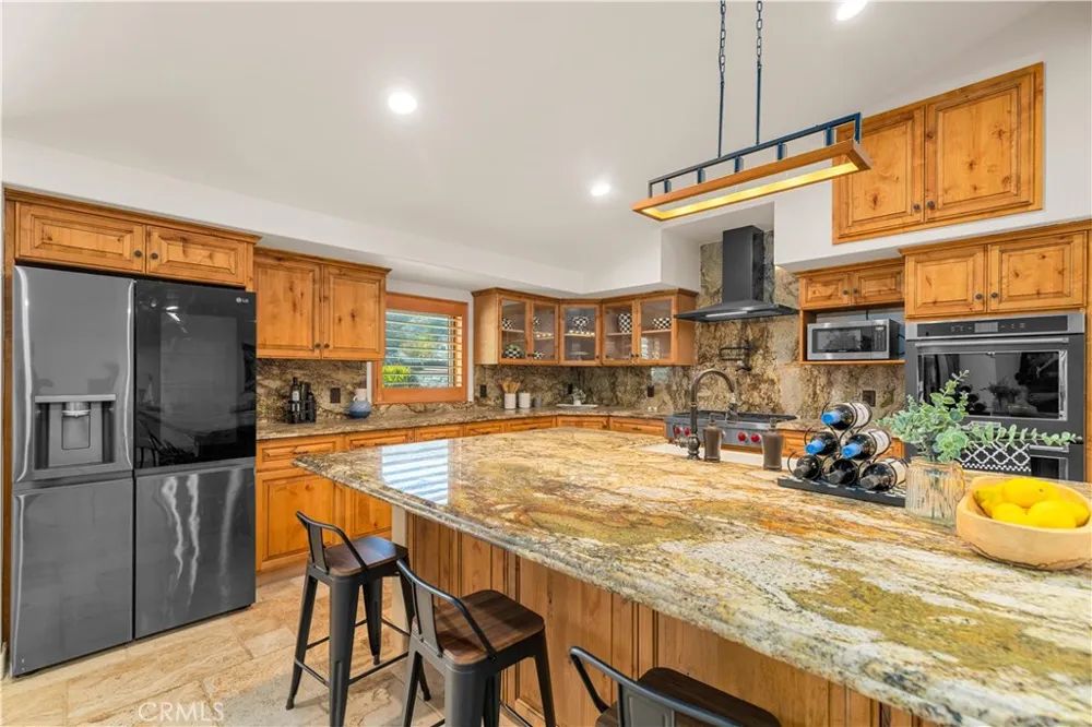 9957 Shoup Avenue Chatsworth, CA 91311