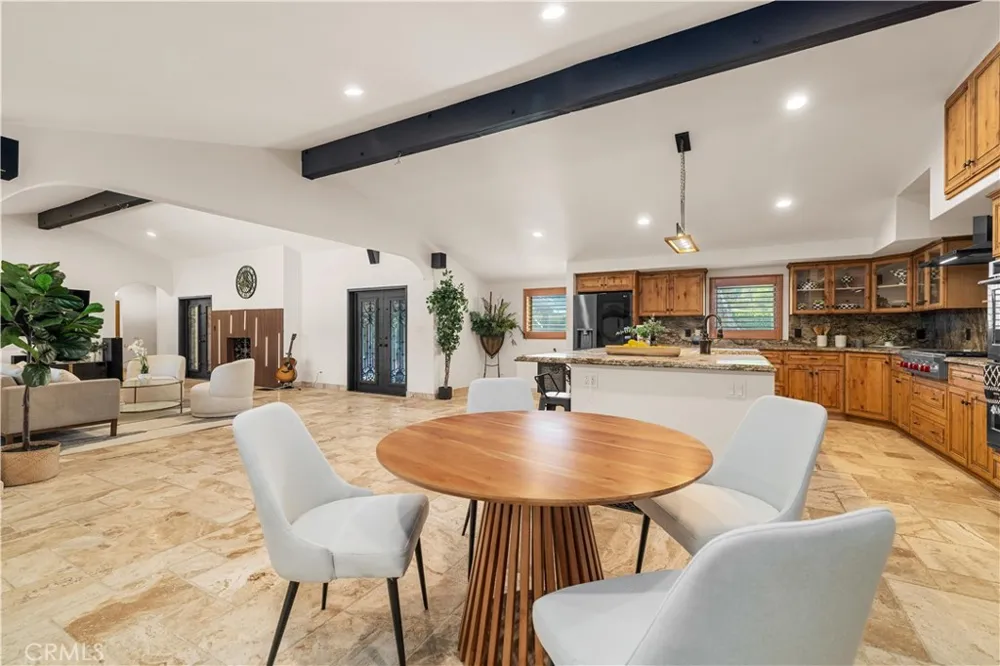 9957 Shoup Avenue Chatsworth, CA 91311