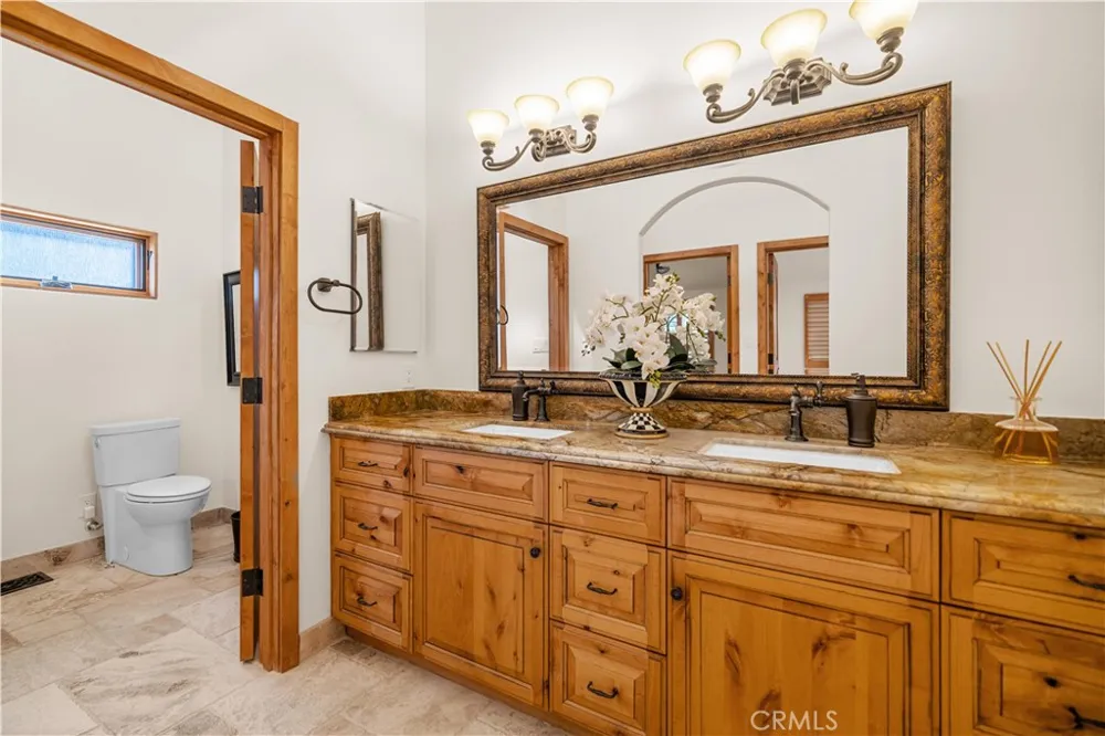 9957 Shoup Avenue Chatsworth, CA 91311