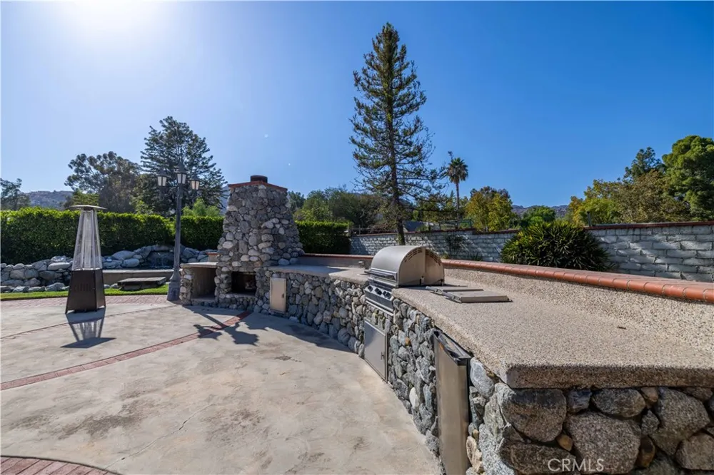 9957 Shoup Avenue Chatsworth, CA 91311