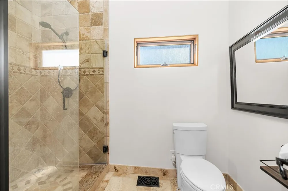 9957 Shoup Avenue Chatsworth, CA 91311