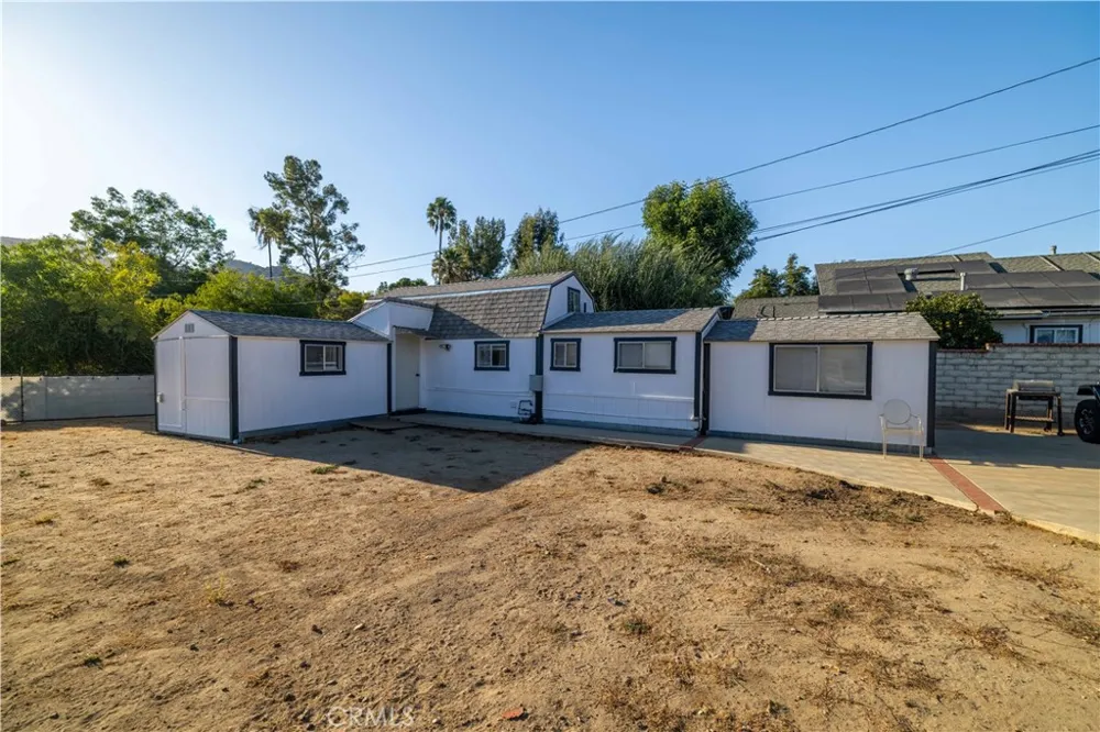 9957 Shoup Avenue Chatsworth, CA 91311