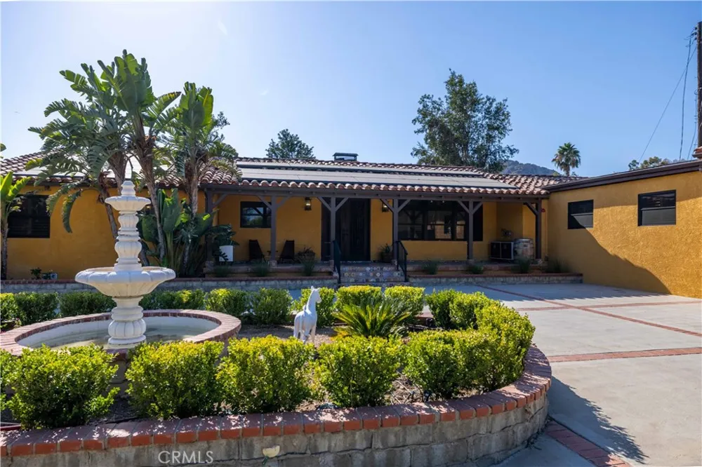 9957 Shoup Avenue Chatsworth, CA 91311