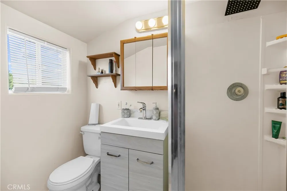 9957 Shoup Avenue Chatsworth, CA 91311