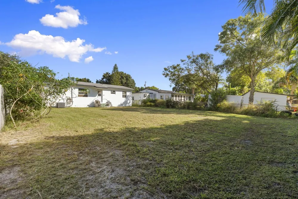 1107 Jasmine Avenue Fort Pierce, FL 34982