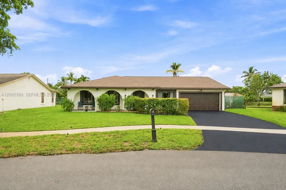 8656 SW 50th St Cooper City, FL 33328