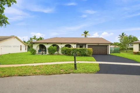 8656 SW 50th St
