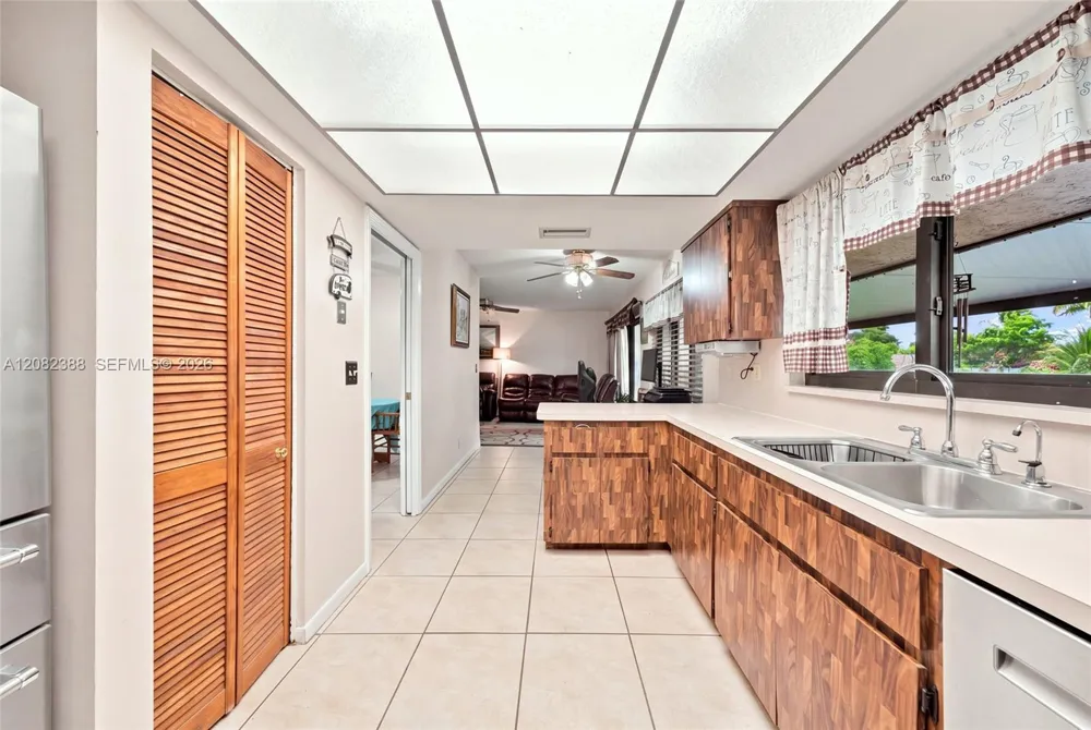 8656 SW 50th St Cooper City, FL 33328