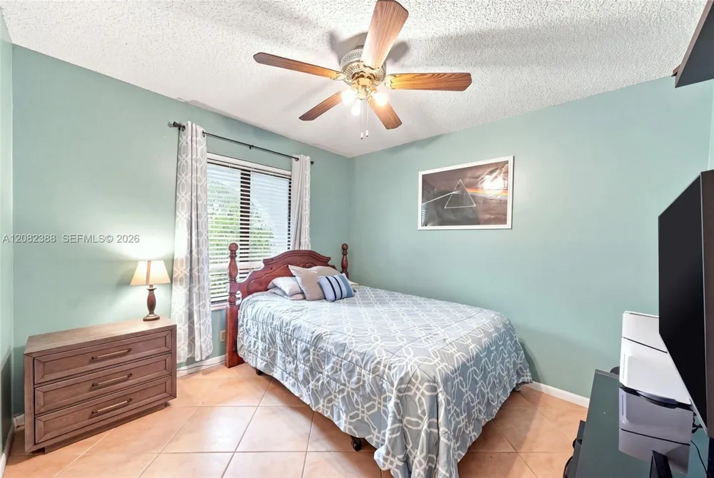 8656 SW 50th St Cooper City, FL 33328
