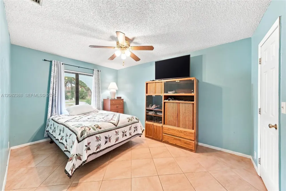 8656 SW 50th St Cooper City, FL 33328