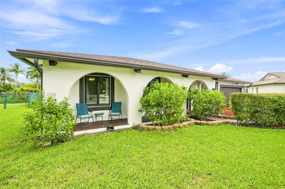 8656 SW 50th St Cooper City, FL 33328