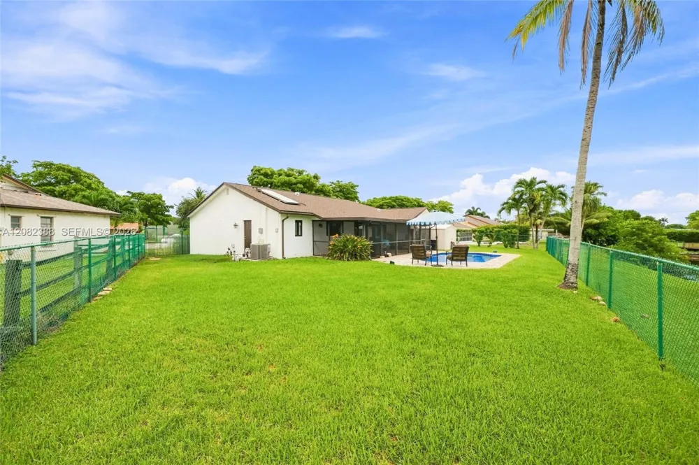 8656 SW 50th St Cooper City, FL 33328
