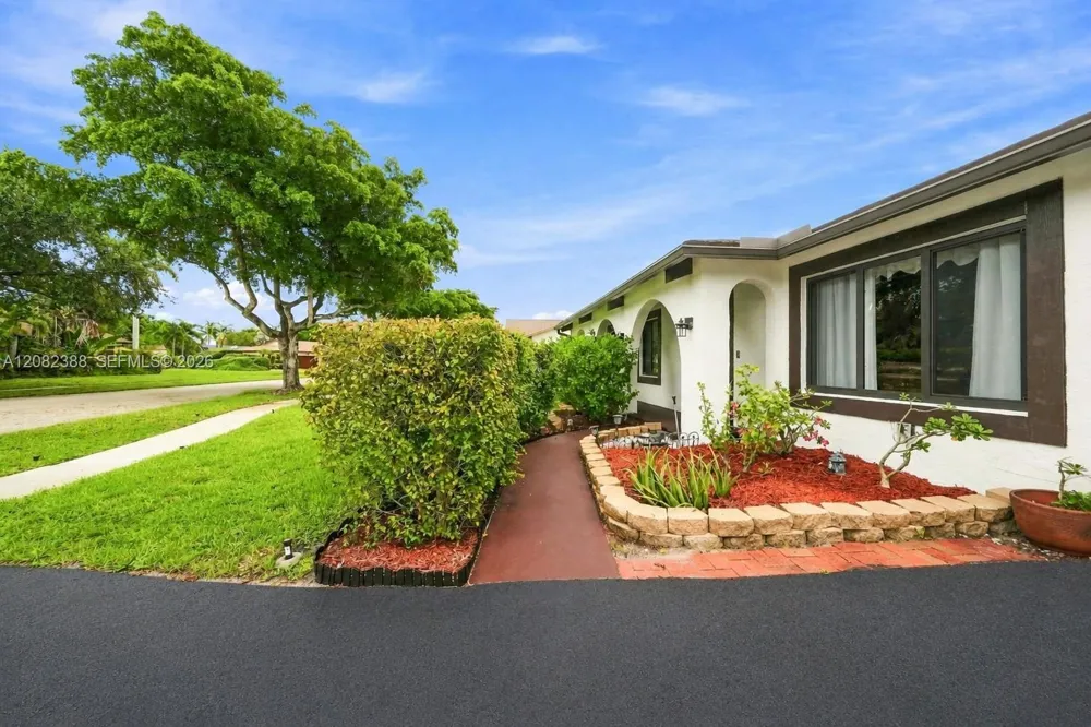 8656 SW 50th St Cooper City, FL 33328