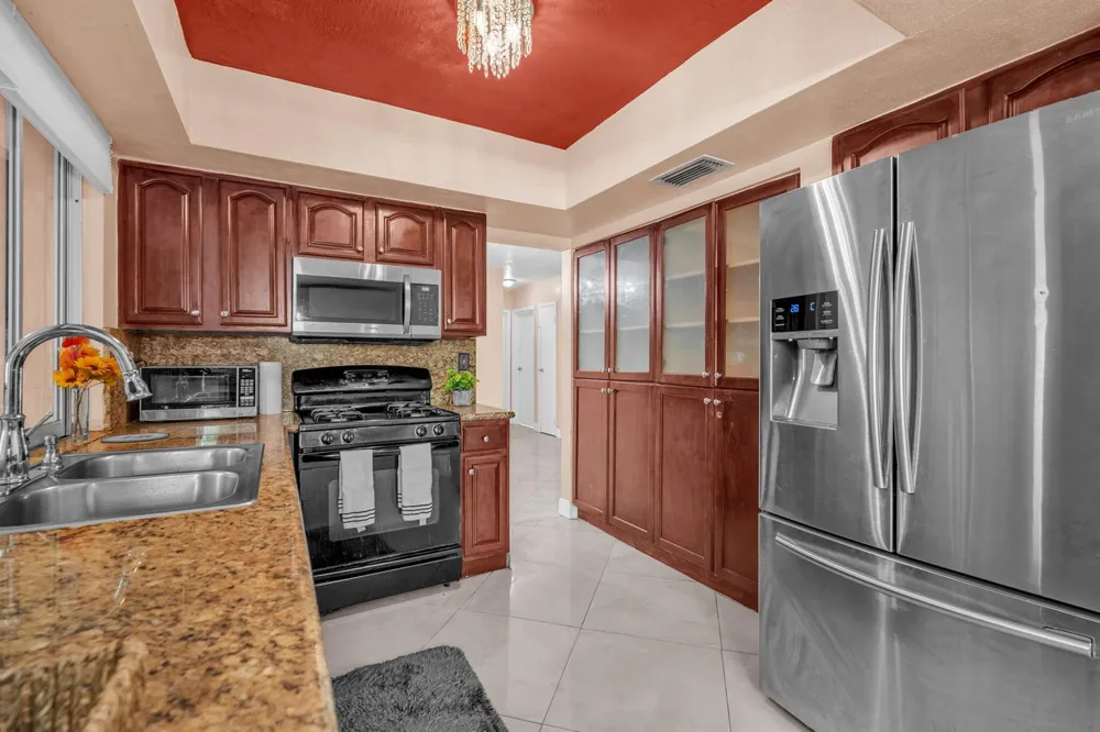 7399 NW 20TH COURT Sunrise, FL 33313
