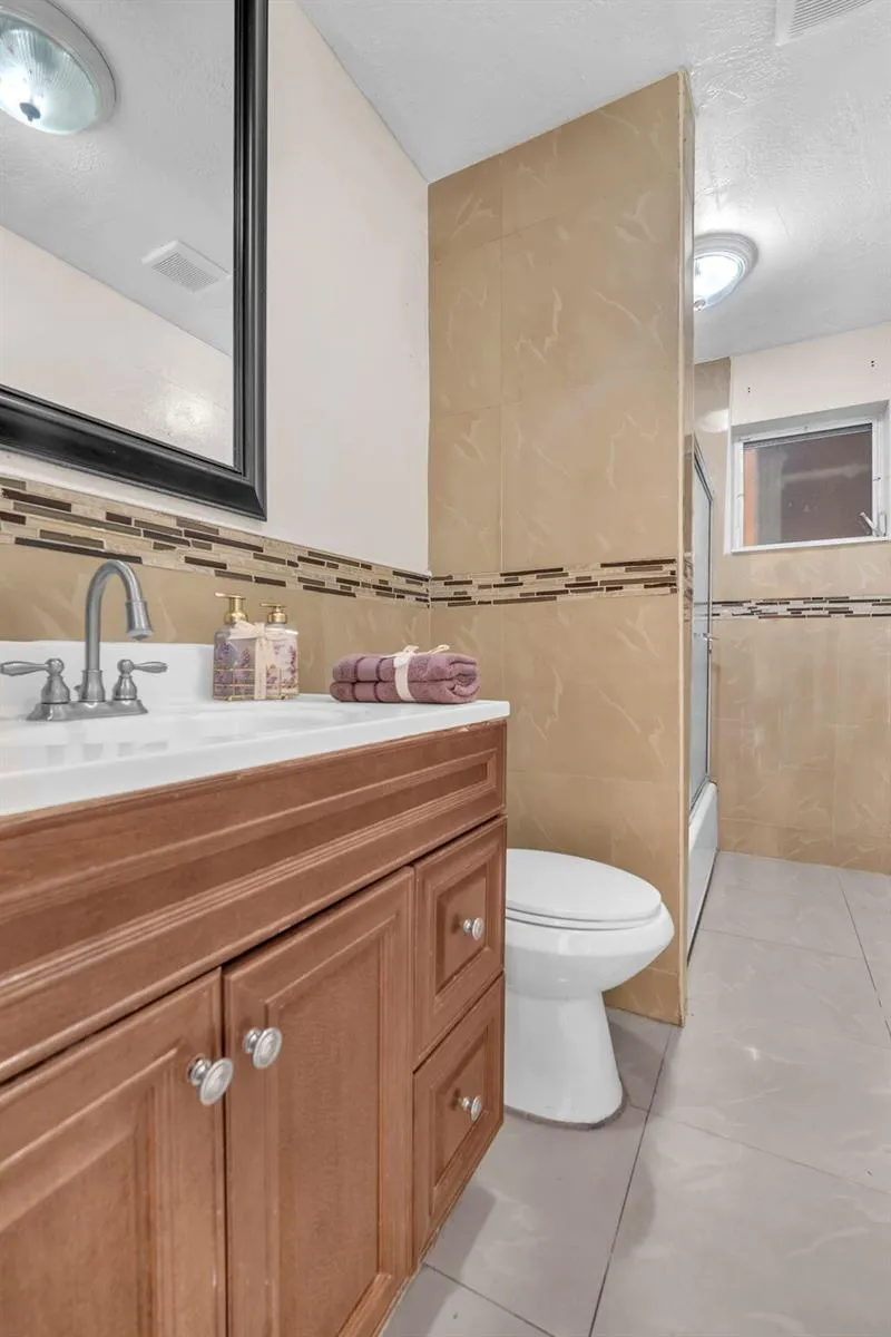 7399 NW 20TH COURT Sunrise, FL 33313