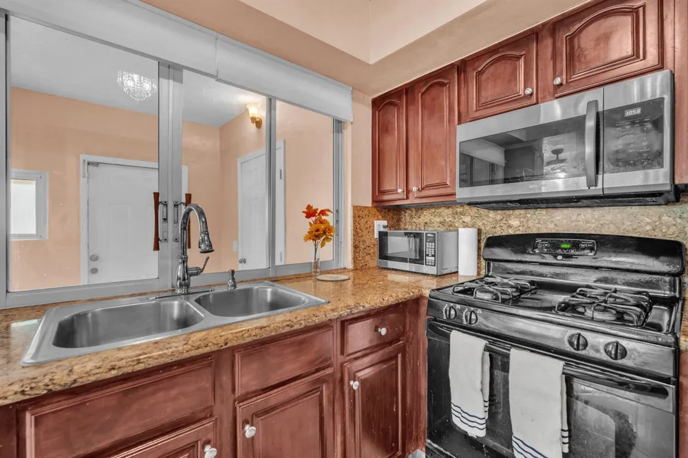 7399 NW 20TH COURT Sunrise, FL 33313
