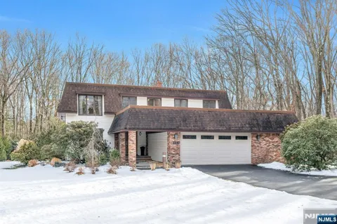 359 Hillview Terrace