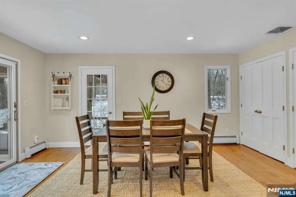 359 Hillview Terrace Franklin Lakes, NJ 07417