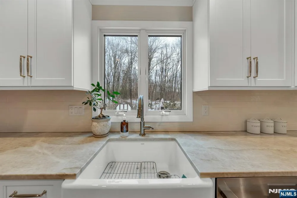359 Hillview Terrace Franklin Lakes, NJ 07417