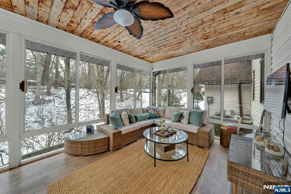 359 Hillview Terrace Franklin Lakes, NJ 07417