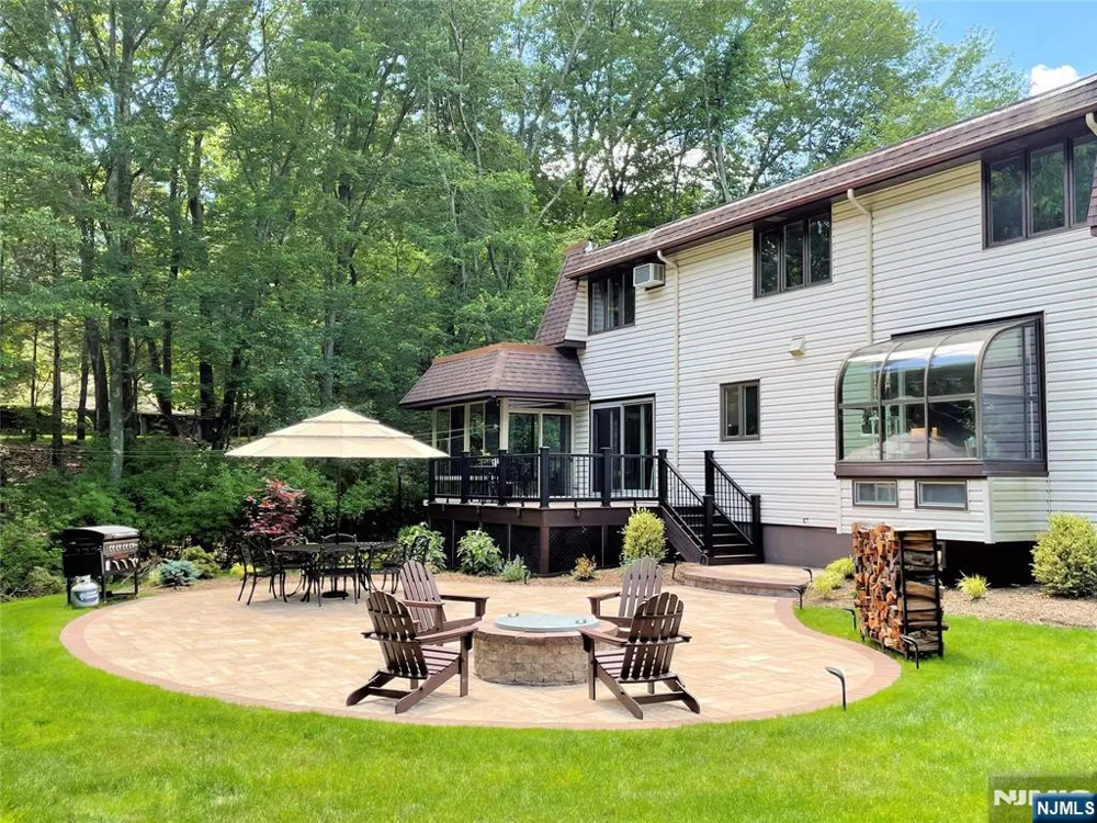 359 Hillview Terrace Franklin Lakes, NJ 07417