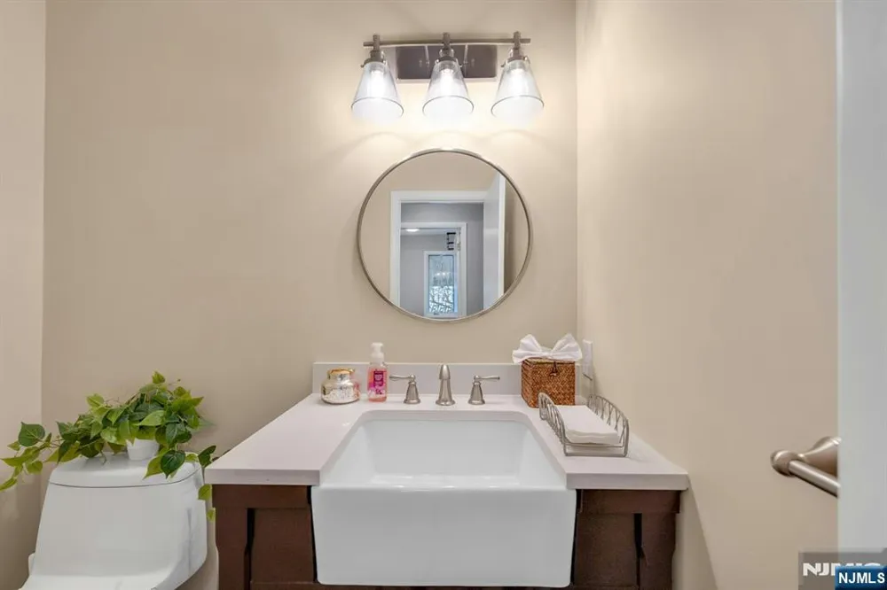 359 Hillview Terrace Franklin Lakes, NJ 07417