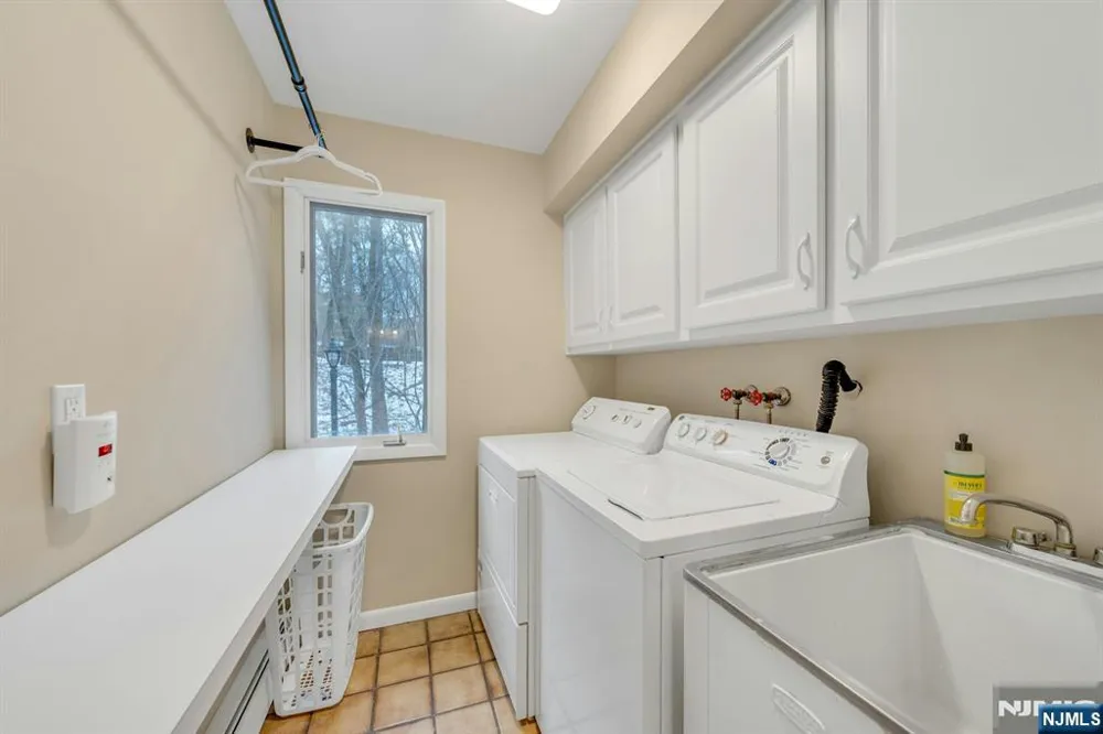 359 Hillview Terrace Franklin Lakes, NJ 07417