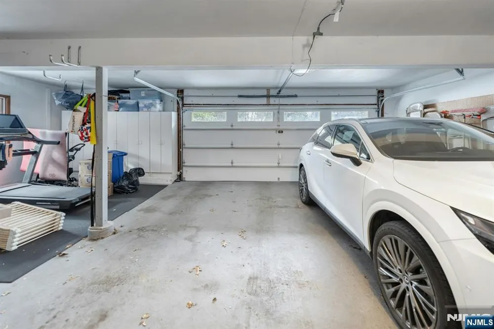 359 Hillview Terrace Franklin Lakes, NJ 07417