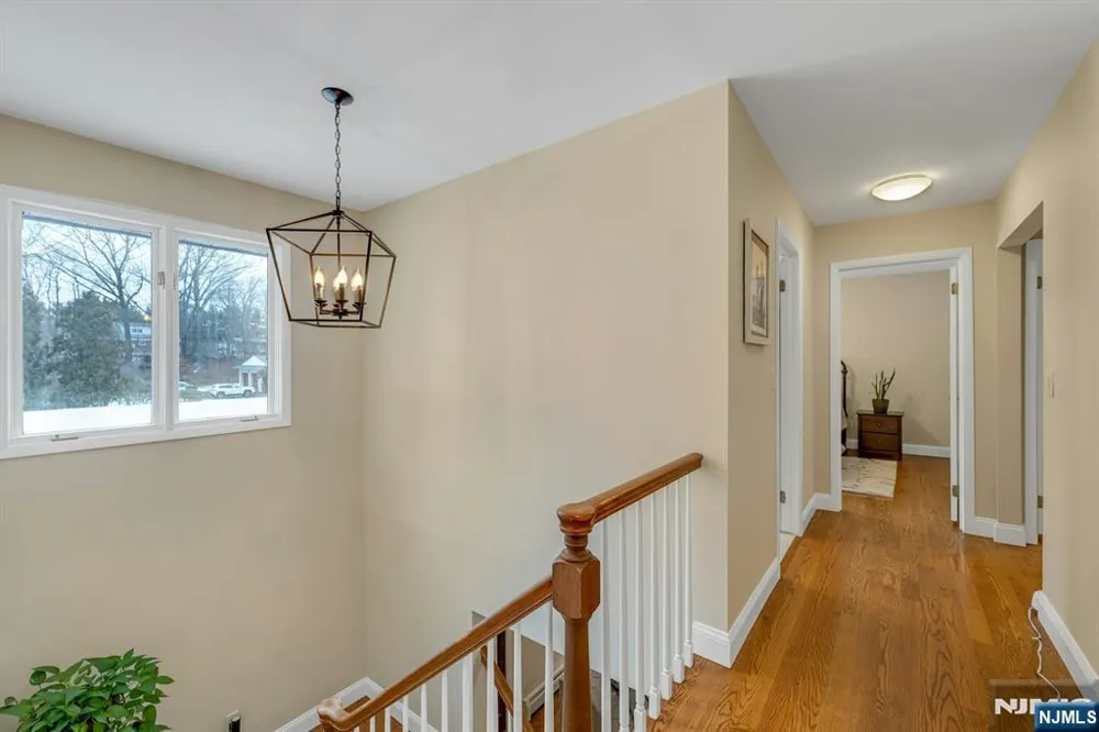 359 Hillview Terrace Franklin Lakes, NJ 07417