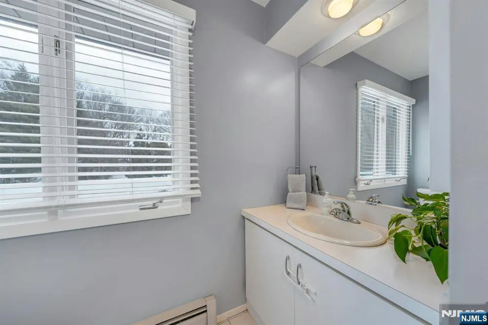 359 Hillview Terrace Franklin Lakes, NJ 07417