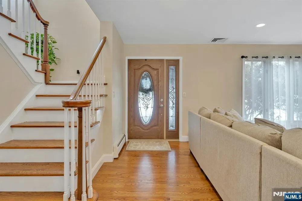 359 Hillview Terrace Franklin Lakes, NJ 07417
