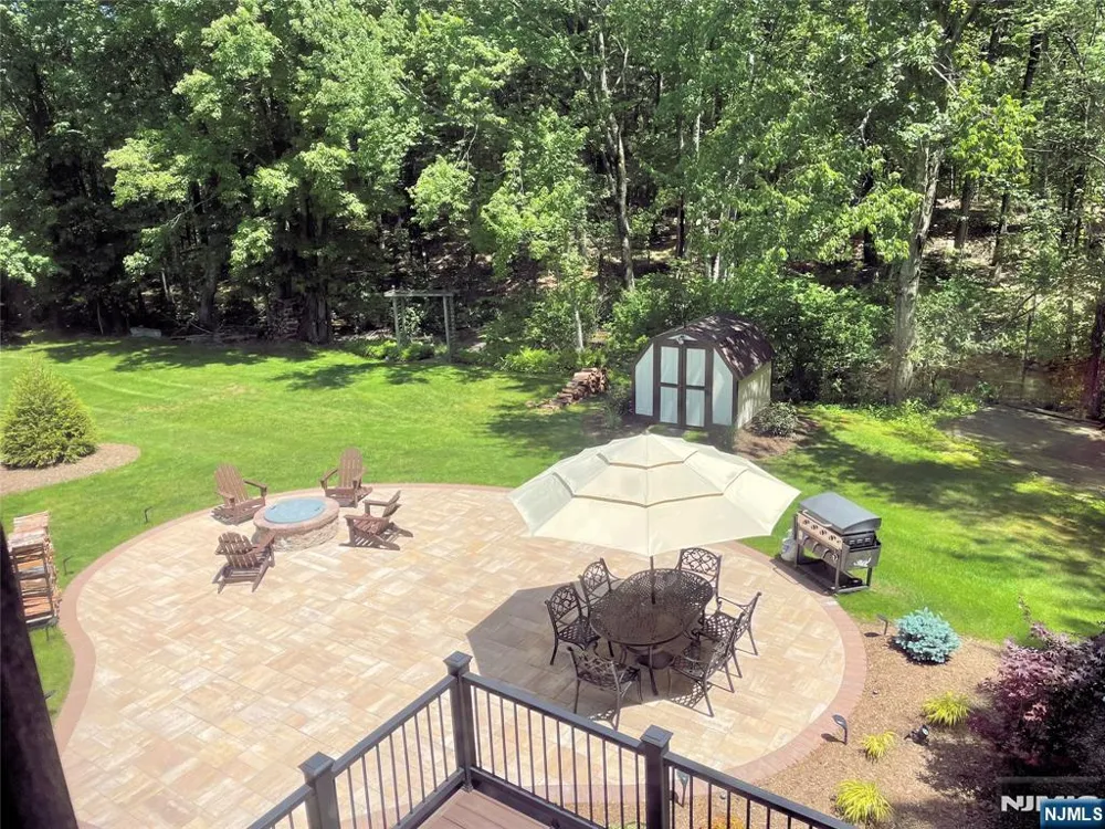 359 Hillview Terrace Franklin Lakes, NJ 07417