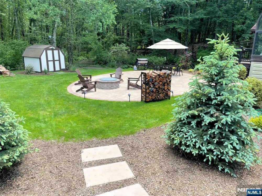 359 Hillview Terrace Franklin Lakes, NJ 07417