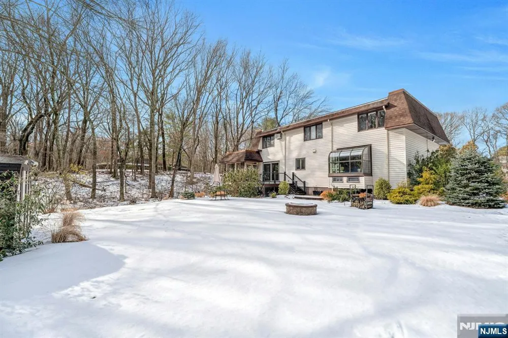 359 Hillview Terrace Franklin Lakes, NJ 07417