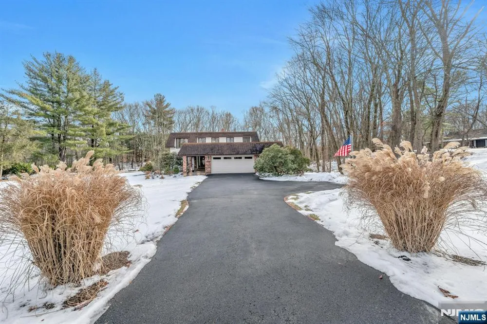 359 Hillview Terrace Franklin Lakes, NJ 07417