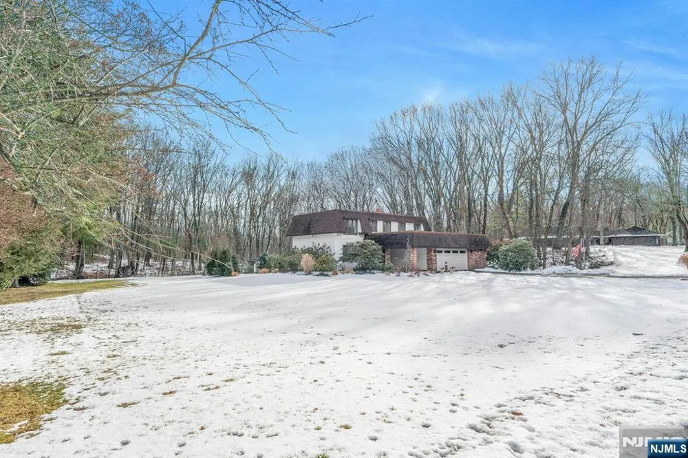359 Hillview Terrace Franklin Lakes, NJ 07417
