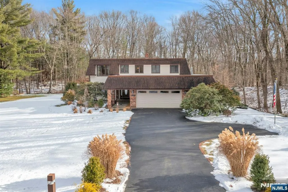 359 Hillview Terrace Franklin Lakes, NJ 07417