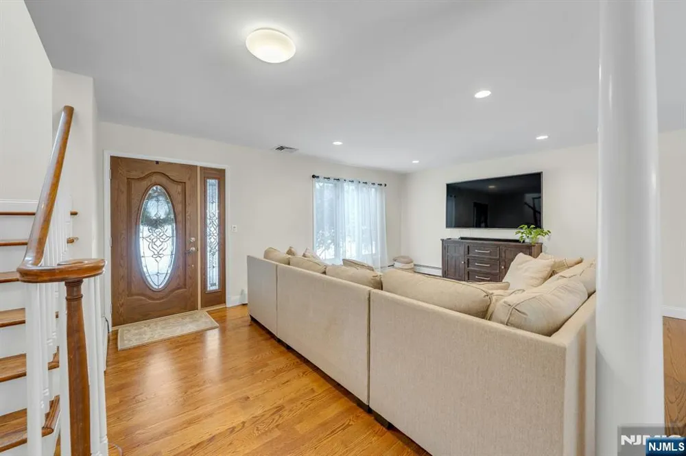 359 Hillview Terrace Franklin Lakes, NJ 07417